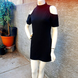 POSTER GRL DANGEROUSLY‎ IN LOVE  DRESS